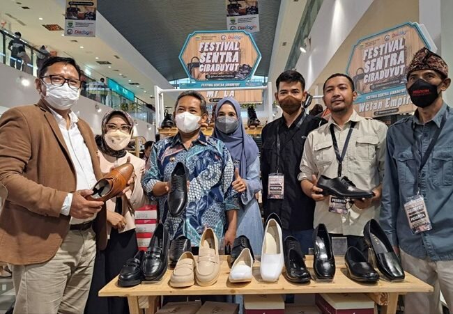 <strong>Geliatkan Ekonomi, Wali Kota Bandung Ajak Wisatawan Belanja di Kota Bandung</strong>